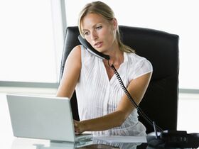 Sedentary work and holding the shoulder of the phone - the causes of cervical osteochondrosis